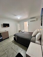 Agnes palms motel