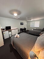 Agnes palms motel