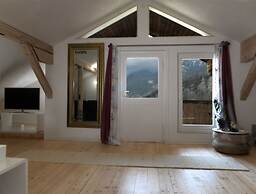 Apartment - Sleeps 3 - Balcony - Garden