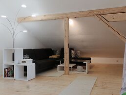 Apartment - Sleeps 3 - Balcony - Garden