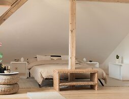Apartment - Sleeps 3 - Balcony - Garden