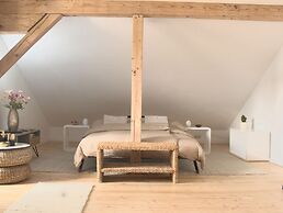 Apartment - Sleeps 3 - Balcony - Garden