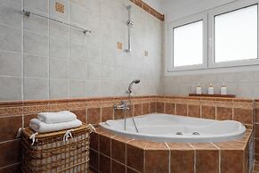 Ema's Guest House