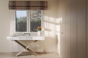 Ema's Guest House
