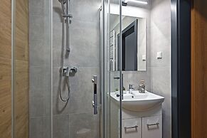 Zeus Apartments