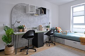 Zeus Apartments