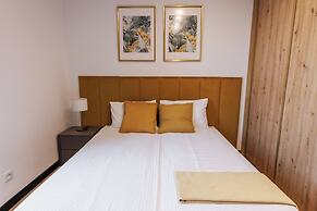 Zeus Apartments