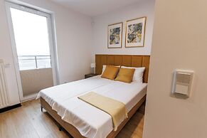 Zeus Apartments