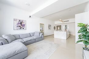 Waterfront 3BR with Marina View at DEC