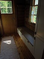 Cozy 4BR Lakeside Cottage with Sauna