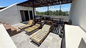 Meraki Luxury Condo by Marea