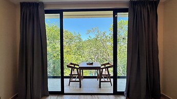 Meraki Luxury Condo by Marea
