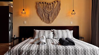 Meraki Luxury Condo by Marea