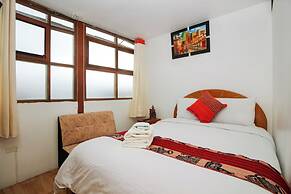 QORI SISA HOSTAL