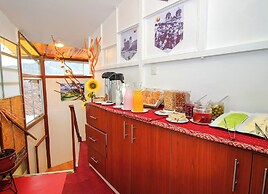 QORI SISA HOSTAL