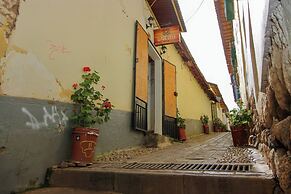 QORI SISA HOSTAL