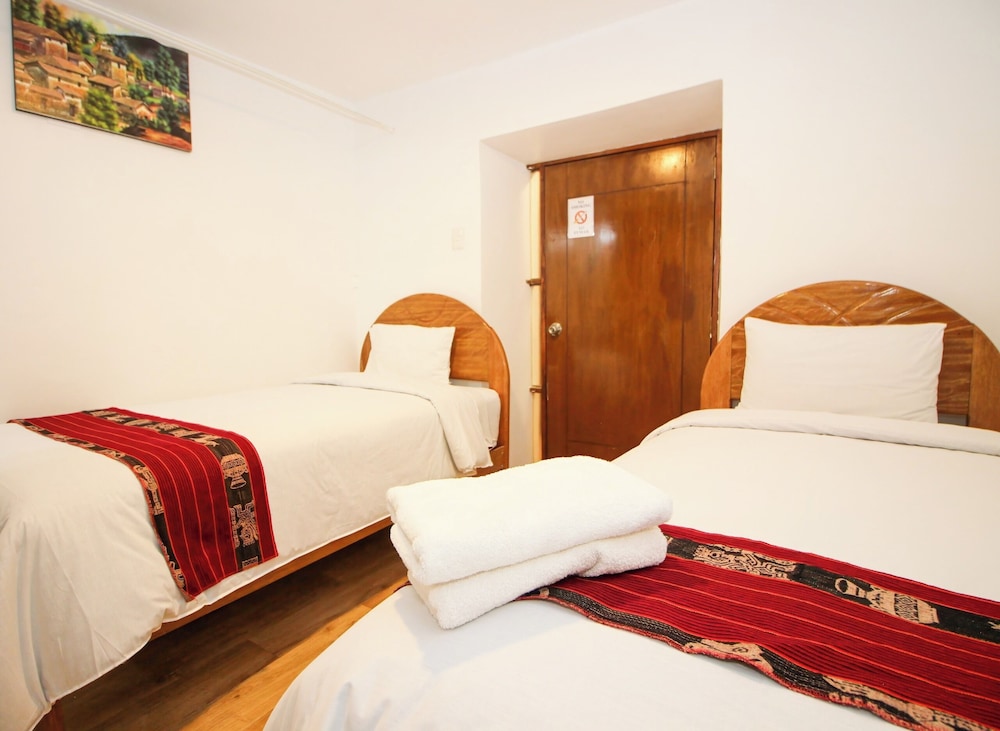 QORI SISA HOSTAL