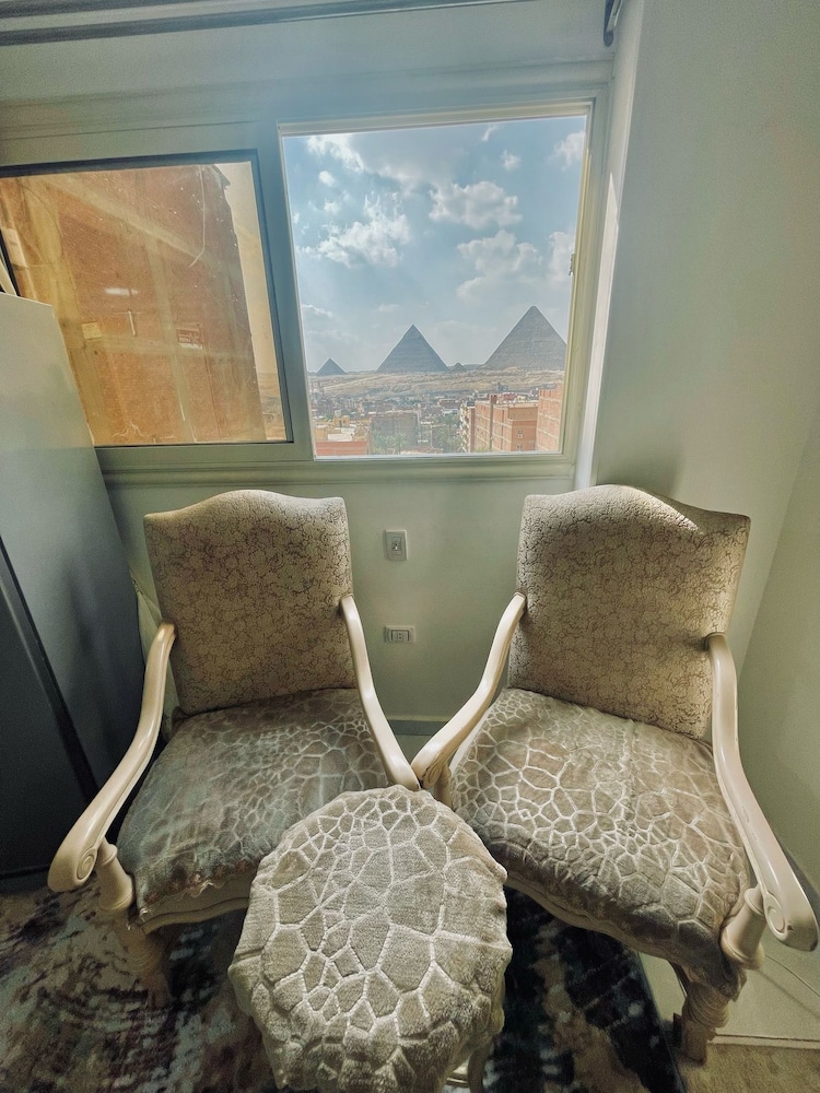 Bastet Pyramids View Inn
