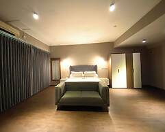 HOTEL GOLDEN SEASON