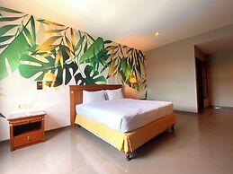 HOTEL GOLDEN SEASON