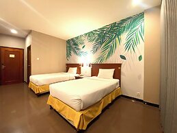 HOTEL GOLDEN SEASON