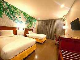 HOTEL GOLDEN SEASON