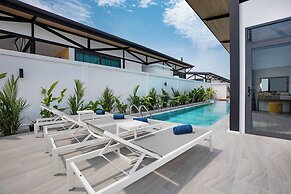 New 17m Eco Pool Villa Sunset Garden 12
