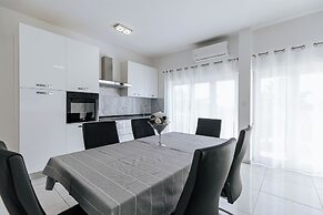 Apartments Lola
