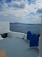 Phaos Oia Suites