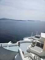 Phaos Oia Suites
