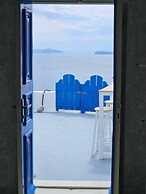 Phaos Oia Suites