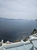 Phaos Oia Suites