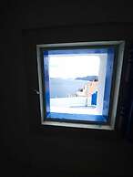 Phaos Oia Suites