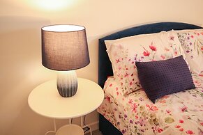 Swindon Cozy 2BR Retreat