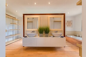 Sa Canoveta With Designer Kitchen