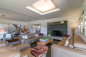 Sa Canoveta With Designer Kitchen