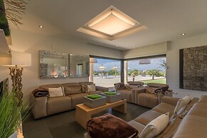 Sa Canoveta With Designer Kitchen