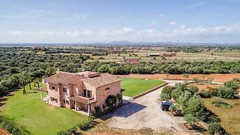 Sa Canoveta With Designer Kitchen