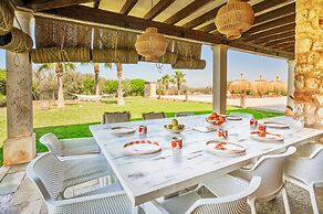 Sa Canoveta With Designer Kitchen