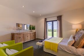 Sa Canoveta With Designer Kitchen