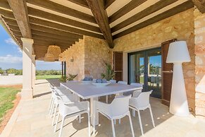 Sa Canoveta With Designer Kitchen