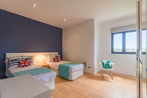 Sa Canoveta With Designer Kitchen