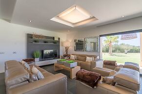Sa Canoveta With Designer Kitchen