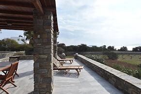 Cycladic home in Kampos by GHH