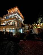 Harmony surf lodge