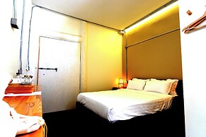 To The Moon Guesthouse