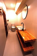 To The Moon Guesthouse