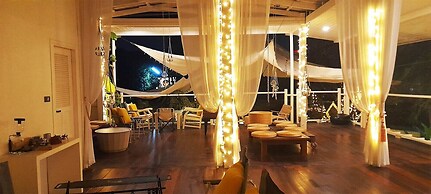 To The Moon Guesthouse