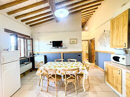 Apt 6 - Magical Grounds With Pool Jacuzzi Sleeps 4