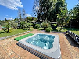 Apt 6 - Magical Grounds With Pool Jacuzzi Sleeps 4